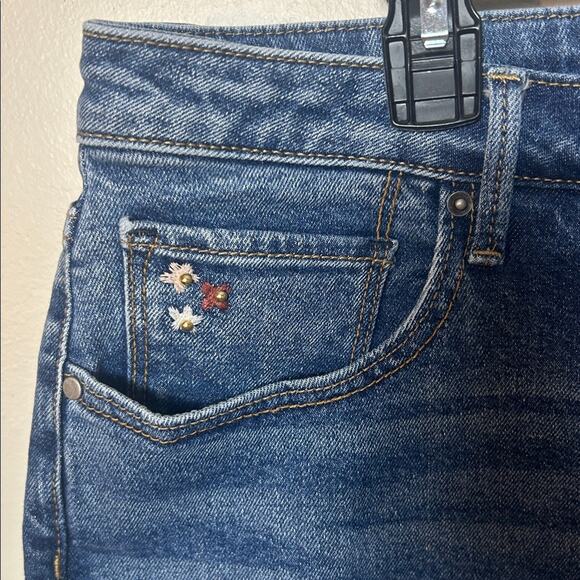 EUC Driftwood Jeans Colette Embroidered Crop Straight Jean in Prairie - Picture 6 of 15
